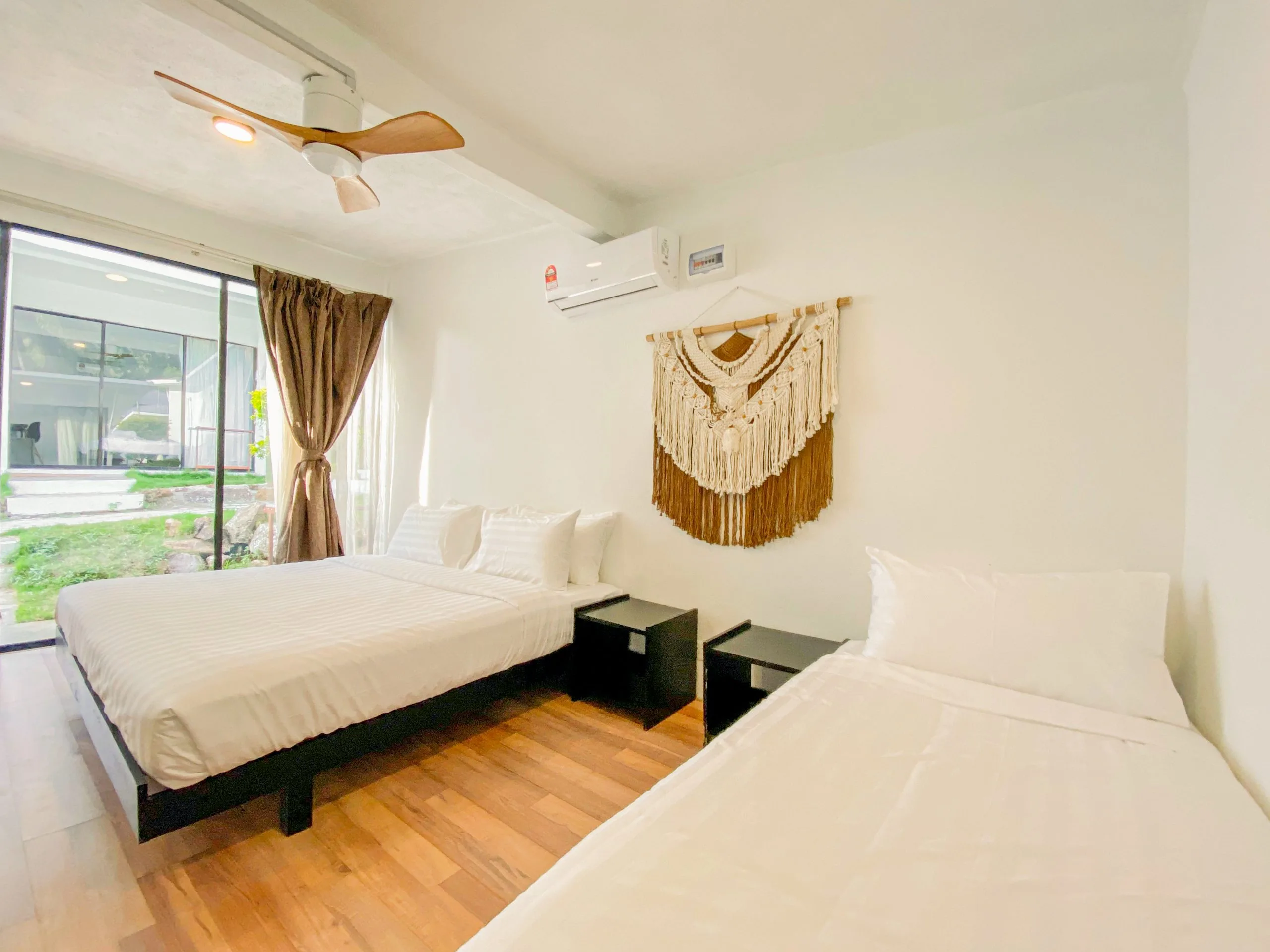 White House Triple Room
